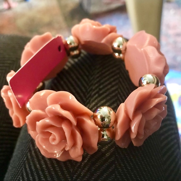 🌸BETSEY JOHNSON PINK FLOWER BRACELET🌸 - Picture 2 of 8